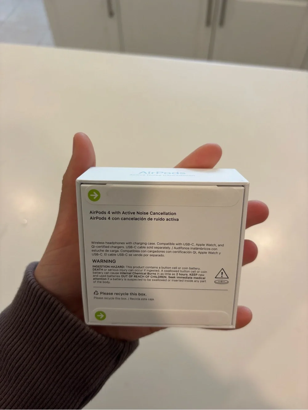 Apple White AirPods 4 with Charging Case - Boxed completely new unopened
